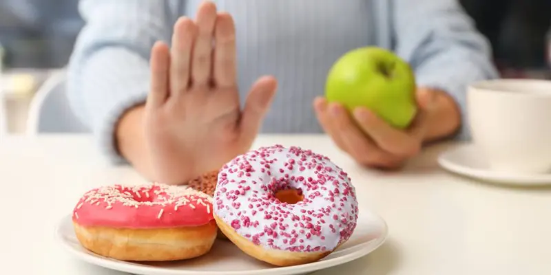 Bệnh nhân ung thư tủy sống hạn chế ăn đồ ngọt