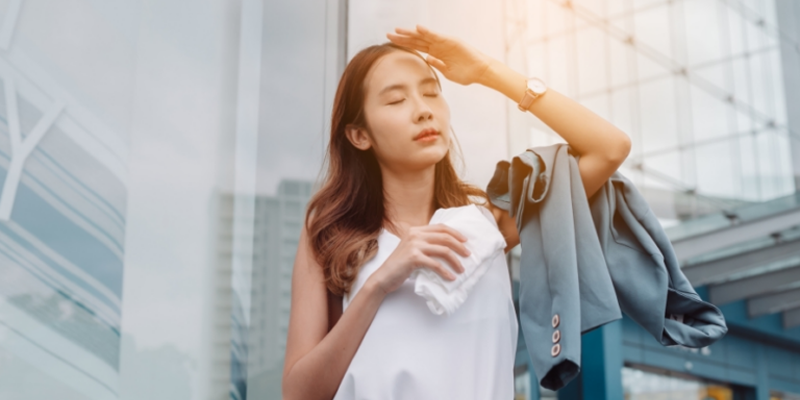 Tiếp xúc thường xuyên và lâu dài với tia UV là nguyên nhân thường gặp gây ung thư da đầu