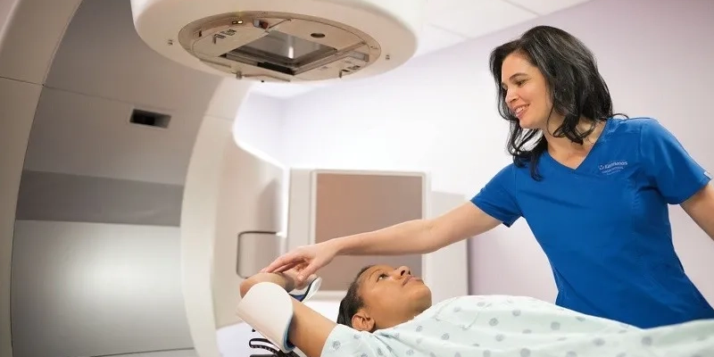 Xạ trị có thể kết hợp với phẫu thuật hoặc hóa trị để nâng cao hiệu quả điều trị
