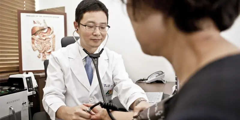 Gặp bác sĩ khi có dấu hiệu bất thường sau khi xạ trị ung thư vòm họng