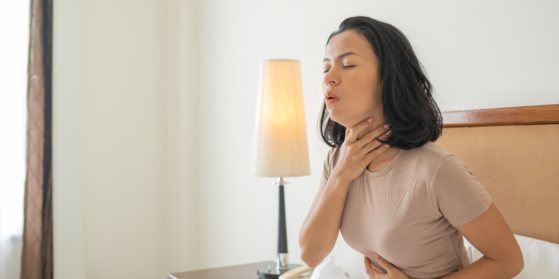 Ung thư phổi di căn hạch ở cổ  gây tình trạng khó nuốt hoặc cảm giác vướng nghẹn ở cổ họng