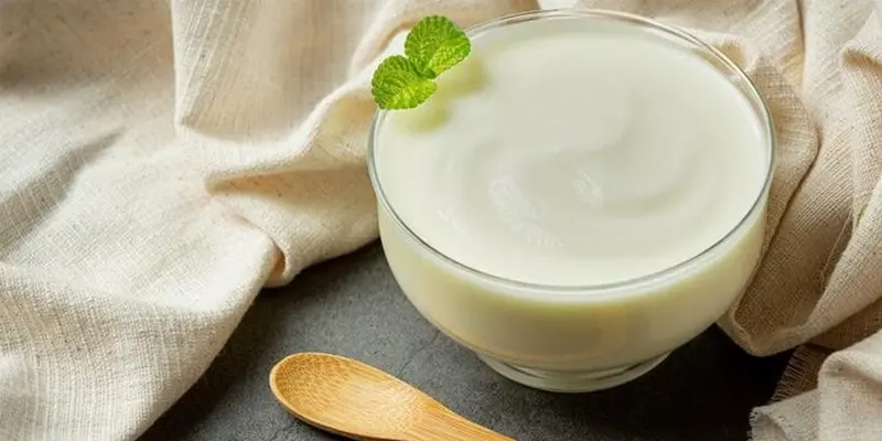 Bệnh nhân tuyệt đối không sử dụng sữa chua khi bụng đang đói