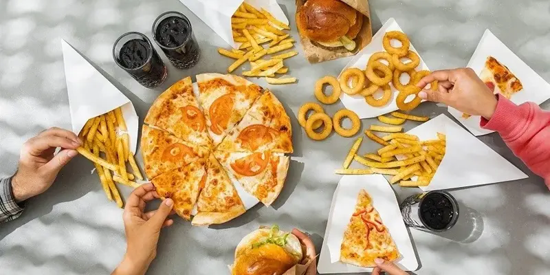 Nên hạn chế ăn đồ chiên rán, bổ sung rau xanh, hoa quả để tăng cường miễn dịch phòng ngừa nhiều bệnh lý 