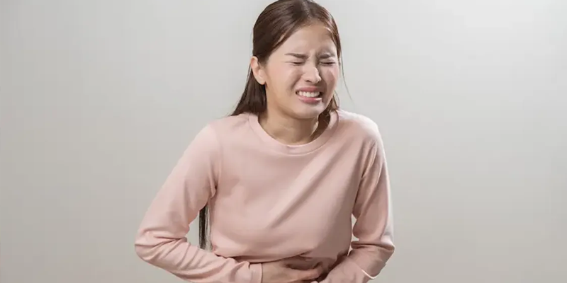 Đau bụng là một trong những dấu hiệu có thể cảnh báo ung thư bàng quang.