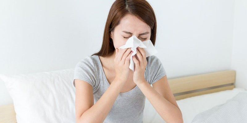 Sốt cao là những biểu hiện rõ rệt nhất của nhiễm trùng phổi