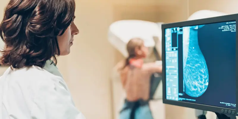 Quá trình chẩn đoán ung thư vú đòi hỏi sự phối hợp của nhiều kỹ thuật 