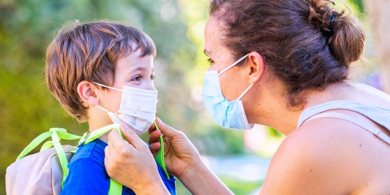 Đeo khẩu trang đúng cách sẽ làm giảm nguy cơ phổi trắng