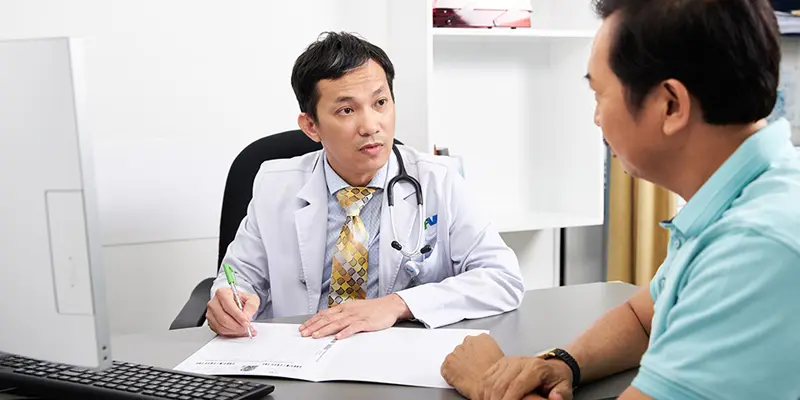 Khi xuất hiện các bất thường trên da kéo dài, người bệnh nên thăm khám ngay để được chẩn đoán và điều trị kịp thời