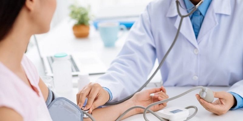 Bạn nên đến bệnh viện kiểm tra sức khỏe định kỳ để được điều trị sớm nếu phát hiện xơ phổi