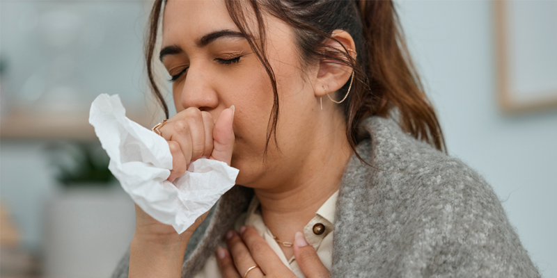 Gọi cấp cứu ngay lập tức khi xuất hiện biểu hiện ho ra máu