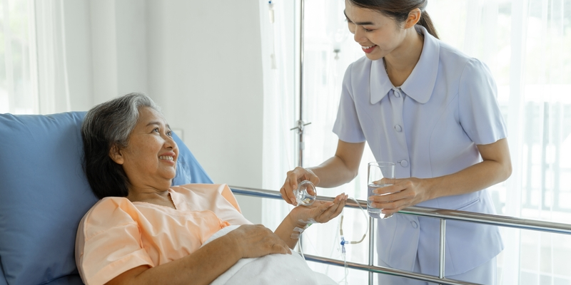 Để giảm khó thở và giúp bệnh nhân dễ thở hơn, hãy nâng cao đầu gối cho bệnh