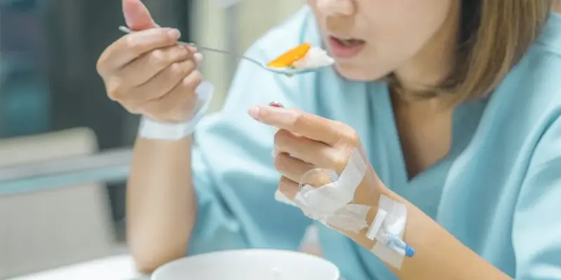 Dinh dưỡng hợp lý giúp hỗ trợ phục hồi sức khỏe ở bệnh nhân ung thư thanh quản giai đoạn 3