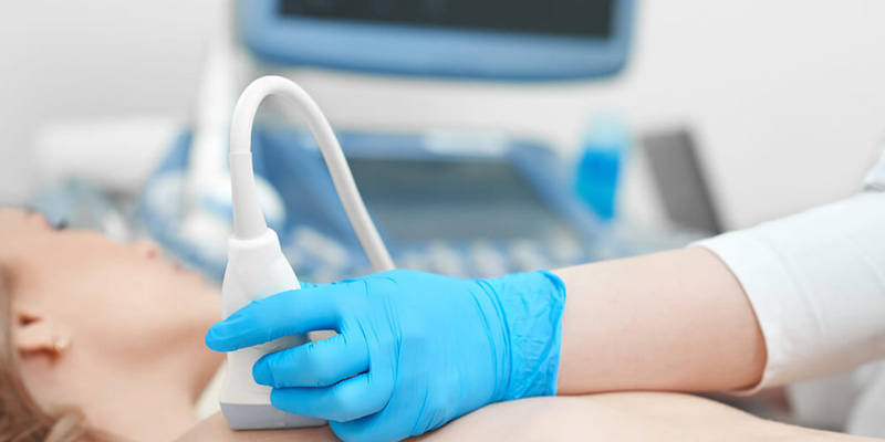 Siêu âm vú giúp phân biệt khối u đặc (nguy cơ ác tính) và u nang chứa dịch