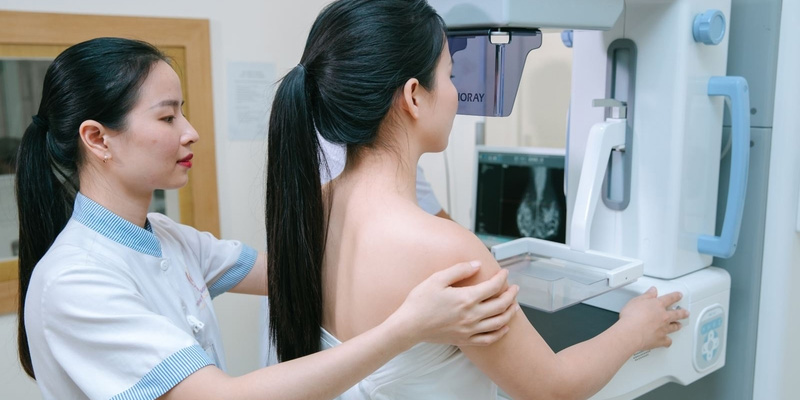 Thực hiện tầm soát ung thư vú để kịp thời phát hiện và điều trị