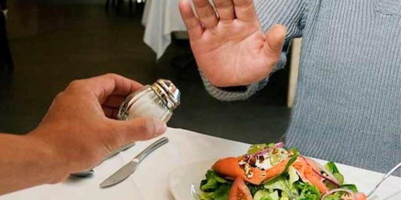 Trong chế độ ăn hạn chế ăn mặn