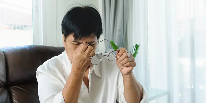 Cơn đau đầu là dấu hiệu nhận biết ung thư vòm họng giai đoạn 1