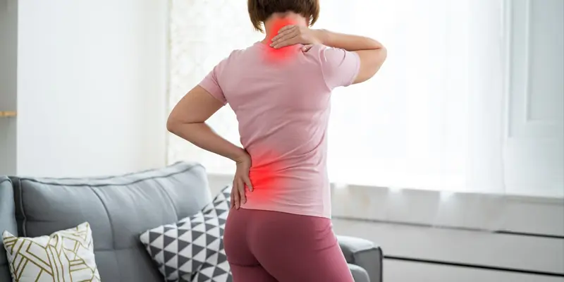 Đau cột sống là triệu chứng điển hình của ung thư vú di căn xương