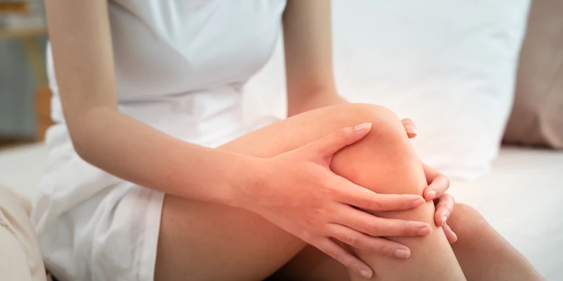 Đau xương kéo dài là một triệu chứng điển hình của ung thư xương giai đoạn muộn