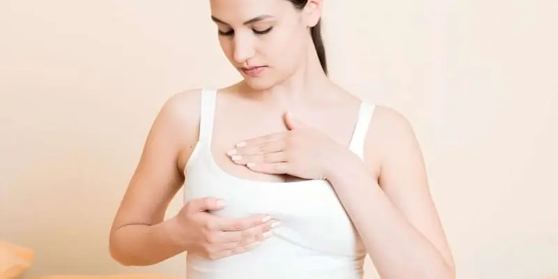 Nổi khối u là dấu hiệu dễ nhận thấy nhất ở bệnh nhân ung thư vú, đặc biệt là giai đoạn 3 khi u phát triển lớn