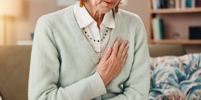 Ung thư vú có rất nhiều dấu hiệu cảnh báo điển hình: u cục, tiết dịch bất thường, đau tức ngực, dày da vú,...