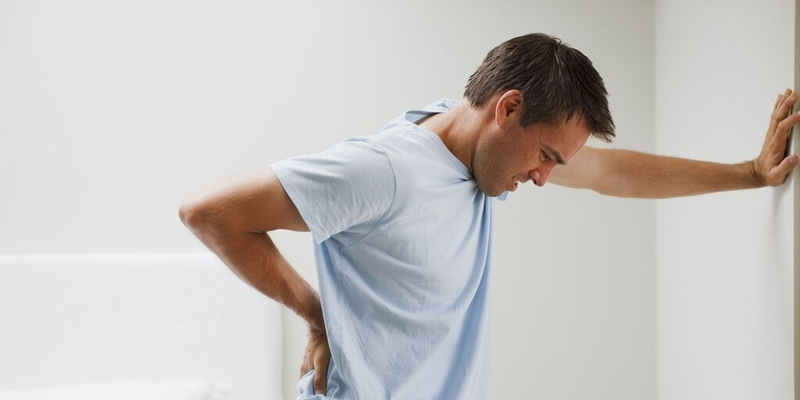 Đau lưng là một trong các dấu hiệu ung thư bàng quang giai đoạn cuối