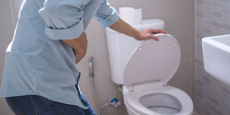 Tiểu ra máu không đau là dấu hiệu ung thư bàng quang giai đoạn đầu dễ bị bỏ qua