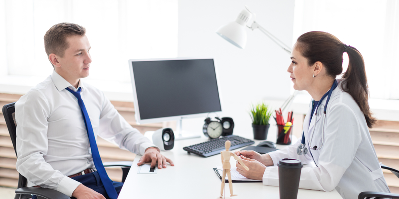 Cần thăm khám y tế, không được chủ quan hay chờ đợi các triệu chứng tự biến mất