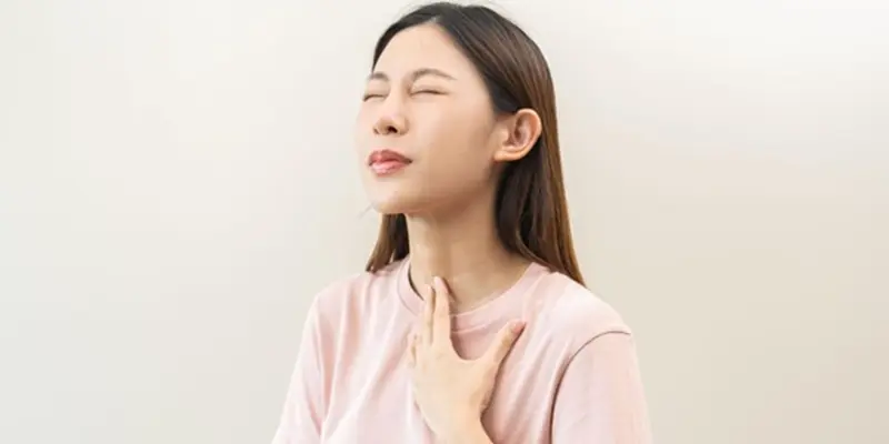 Khó thở, khó nuốt, khàn giọng kéo dài có thể là dấu hiệu cảnh báo ung thư tuyến giáp
