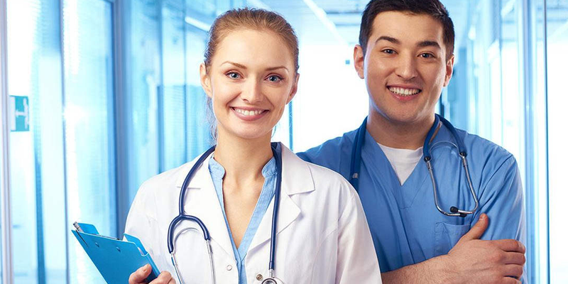 Nhóm bác sĩ đa chuyên khoa điều trị đa u tủy xương