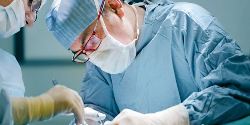 Phẫu thuật cắt bỏ tế bào ung thư da carcinoma tế bào gai