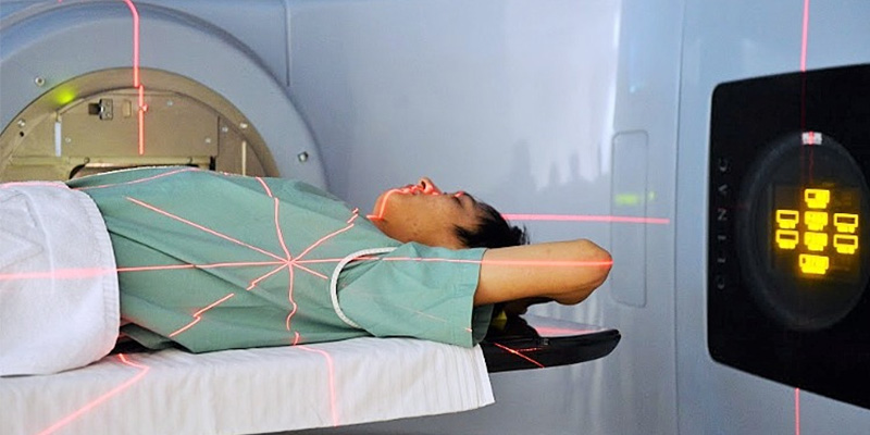 Xạ trị thường được thực hiện để tiêu diệt tế bào ung thư còn sót lại