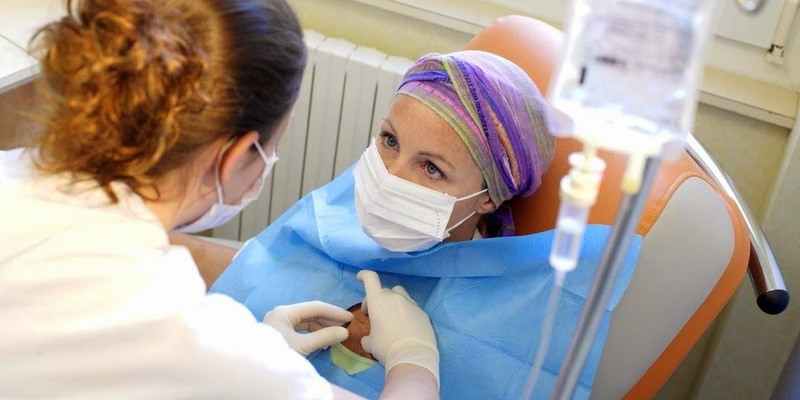 Hóa trị tiêu diệt tế bào ung thư thông qua việc sử dụng các thuốc gây độc tế bào