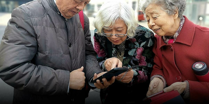 Người già, lớn tuổi là người có nguy cơ cao cần được xét nghiệm tầm soát ung thư xương