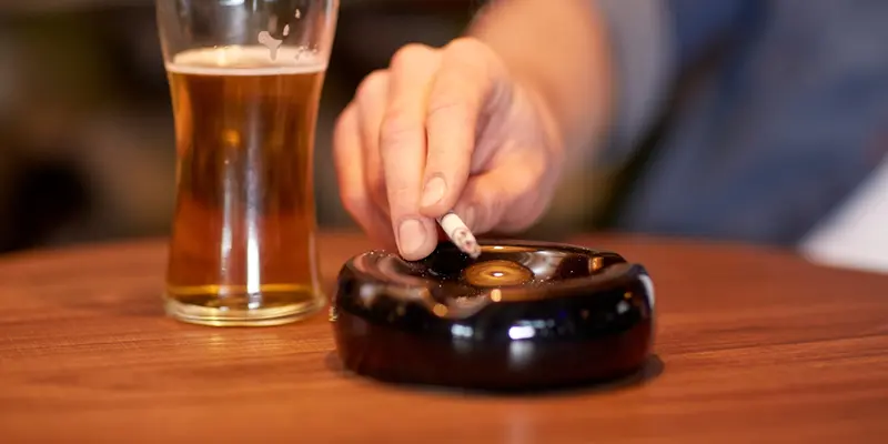 Những người dùng nhiều thuốc lá, rượu bia nên tầm soát ung thư khoang miệng