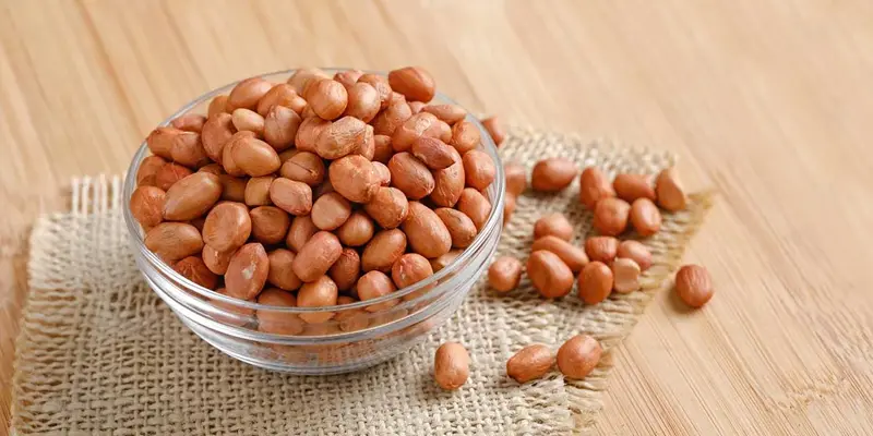 Trong hạt lạc có chứa nhiều dưỡng chất tốt cho sức khỏe