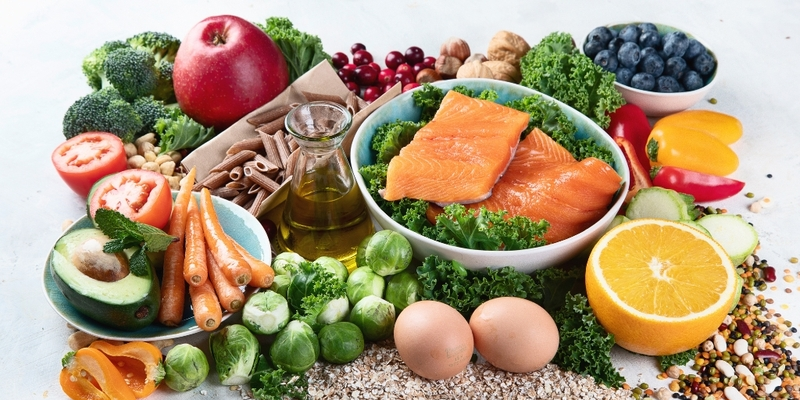 Chế độ ăn giàu vitamin và khoáng chất giúp tăng sức đề kháng và hỗ trợ tạo máu