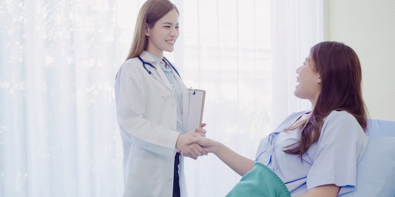 Nếu kết quả sinh thiết cổ tử cung bất thường bác sĩ sẽ dựa trên giai đoạn bệnh đưa ra phác đồ điều trị thích hợp