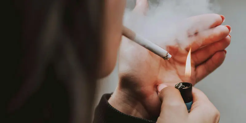 Khói thuốc có thể làm gia tăng nguy cơ ung thư vòm họng ở nữ giới