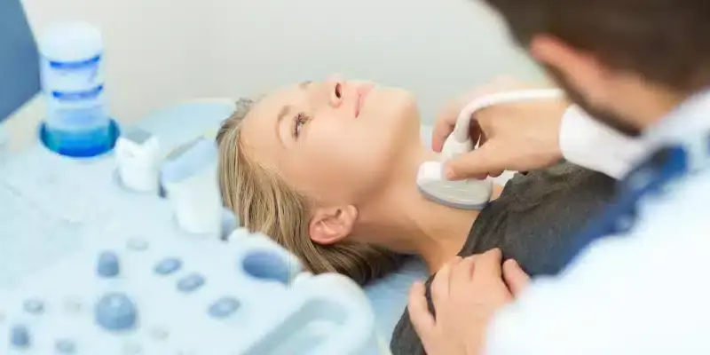 Tái khám đánh giá hiệu quả sau mổ ung thư tuyến giáp