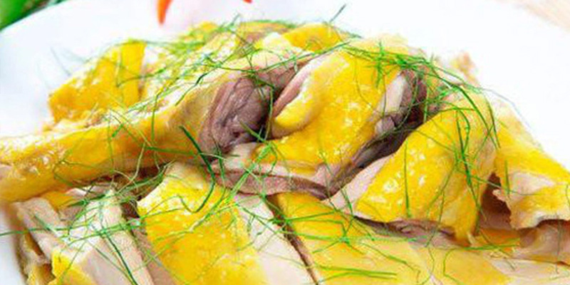 Người bệnh sau mổ u vú cần hạn chế ăn thịt gà để tránh làm ảnh hưởng đến vết thương