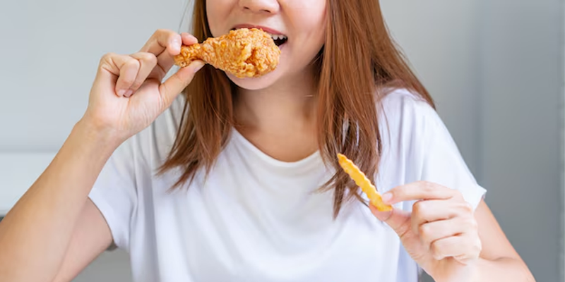 Bạn cần tránh thức ăn chiên hoặc nhiều dầu mỡ khi đang hóa trị điều trị ung thư xương