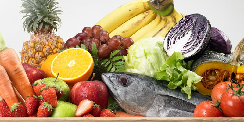 Nên cung cấp đầy đủ các chất dinh dưỡng đa lượng như carb (tinh bột, chất xơ), đạm và chất béo tốt, giúp người bệnh ung thư tăng cường sức khỏe