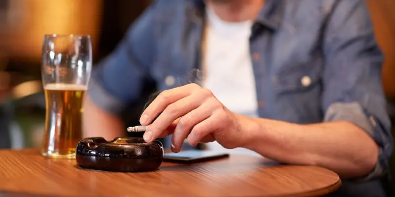 Hút thuốc lá làm tăng nguy cơ mắc các loại ung thư tuyến nước bọt