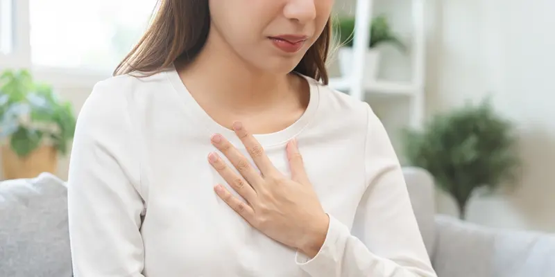 U nang dưới lưỡi có thể do trào ngược dạ dày