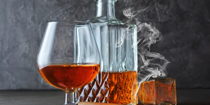 Lạm dụng rượu bia trong thời gian dài là nguyên nhân gây ra ung thư lưỡi giai đoạn đầu