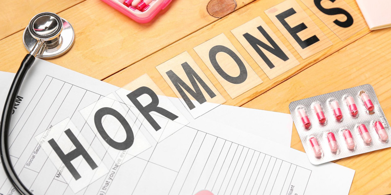 Mất cân bằng nội tiết tố có thể là nguyên nhân khiến vú nam có cục cứng đau