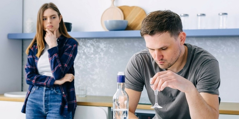 Nam giới thường xuyên uống rượu bia dễ mắc phì đại tuyến vú