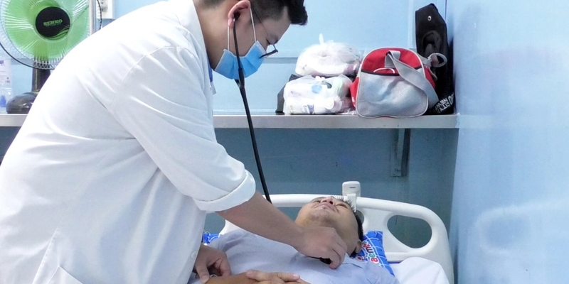 Người bệnh cần được thăm khám kỹ trước khi phẫu thuật nội soi cắt u thận