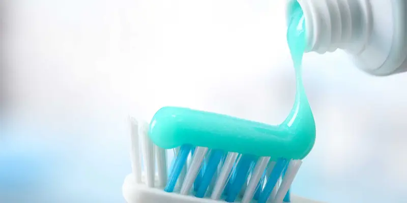 Vệ sinh răng miệng đúng cách giúp phòng ngừa đốm lưỡi