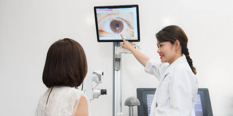 Kiểm tra khám mắt định kỳ để thoát khỏi nguy cơ ung thư mắt